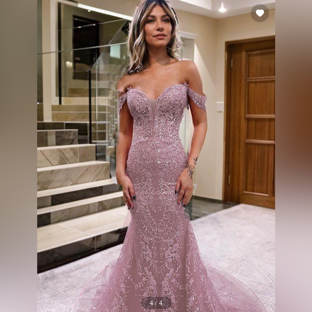 Sheath/Column Off-the-Shoulder Court Train Lace Prom Dresses With Appliques Lace